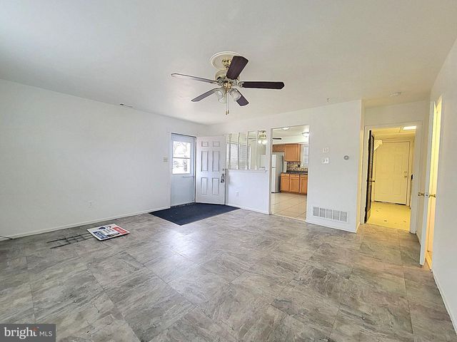 21 GREENFIELD DR, Berlin, NJ 08009