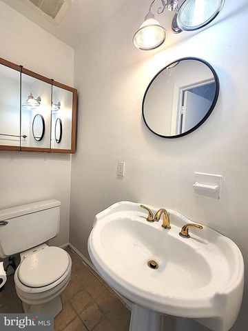 21 GREENFIELD DR, Berlin, NJ 08009