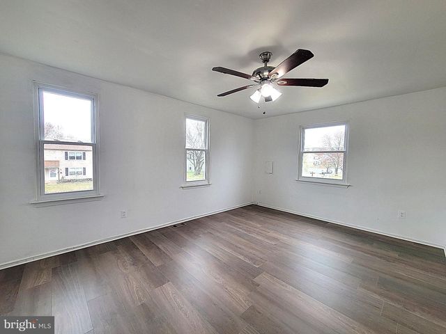 21 GREENFIELD DR, Berlin, NJ 08009