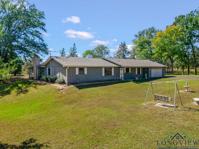 536 Red Hen Rd, Gladewater, TX 75647