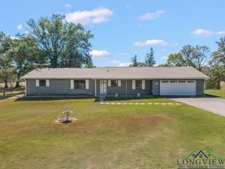 536 Red Hen Rd, Gladewater, TX 75647