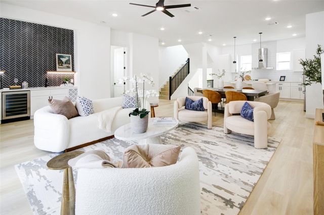 1214 W 24th Street C, Houston, TX 77008