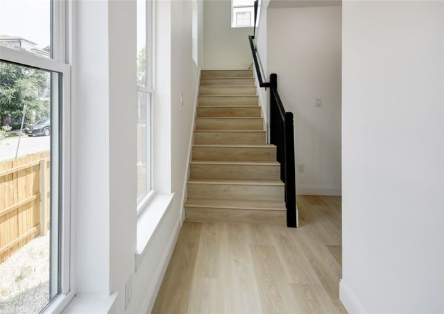 1214 W 24th Street C, Houston, TX 77008