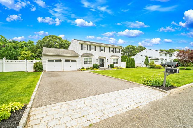 3 Warren Court, Farmingville, NY 11738