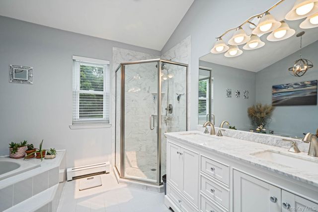 3 Warren Court, Farmingville, NY 11738