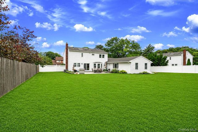 3 Warren Court, Farmingville, NY 11738