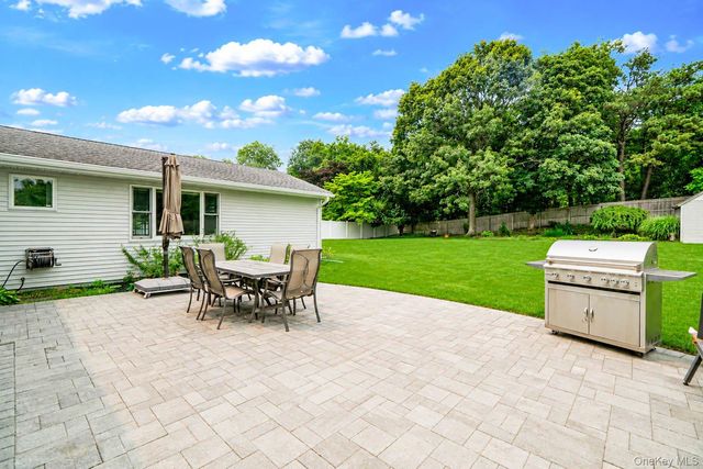 3 Warren Court, Farmingville, NY 11738