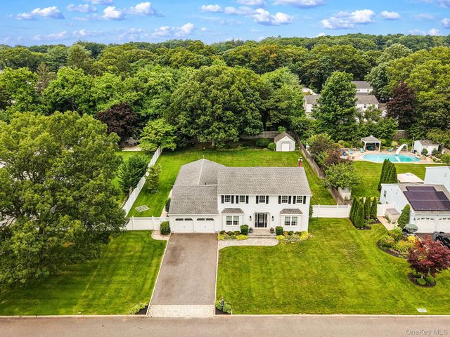 3 Warren Court, Farmingville, NY 11738