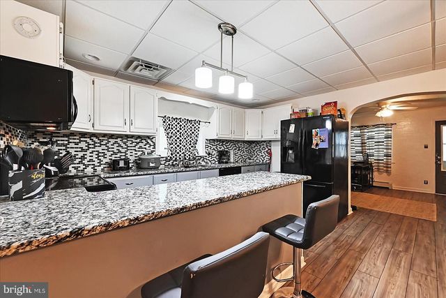 1114 W ARCH ST, Coal Township, PA 17866