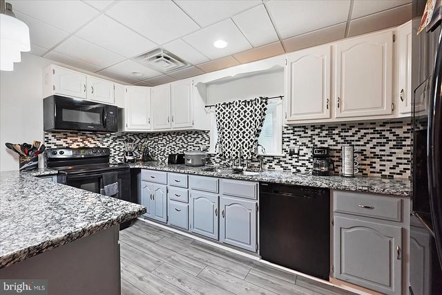 1114 W ARCH ST, Coal Township, PA 17866