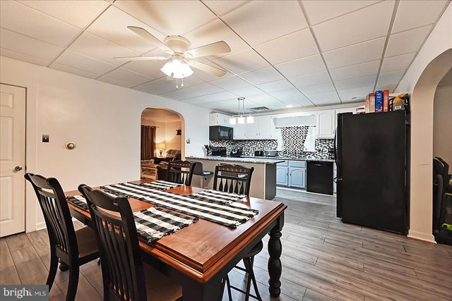 1114 W ARCH ST, Coal Township, PA 17866