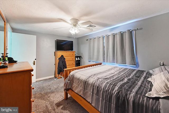 1114 W ARCH ST, Coal Township, PA 17866