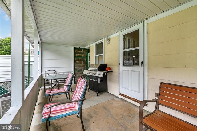 1114 W ARCH ST, Coal Township, PA 17866
