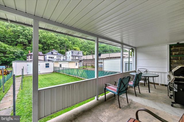1114 W ARCH ST, Coal Township, PA 17866