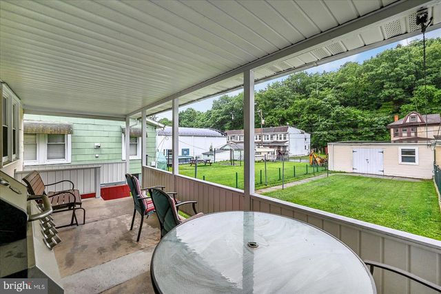 1114 W ARCH ST, Coal Township, PA 17866