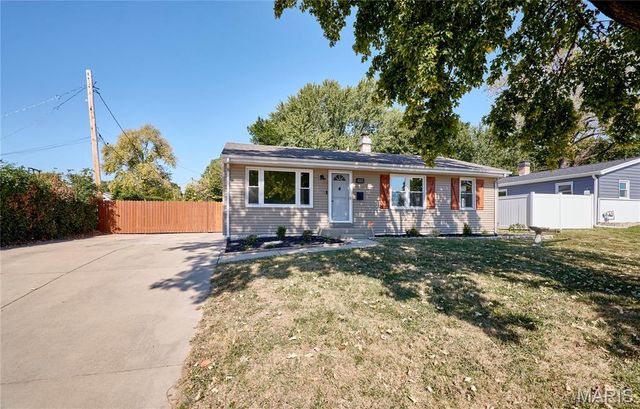 209 N Duchesne Drive, St Charles, MO 63301