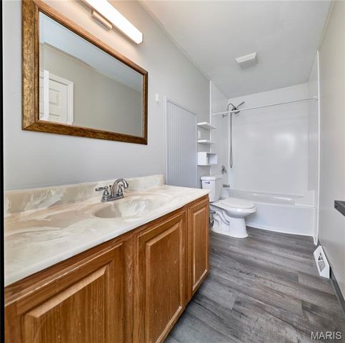 209 N Duchesne Drive, St Charles, MO 63301
