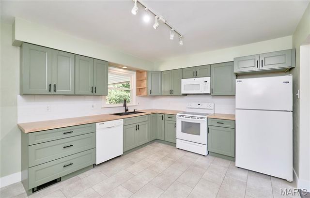 209 N Duchesne Drive, St Charles, MO 63301