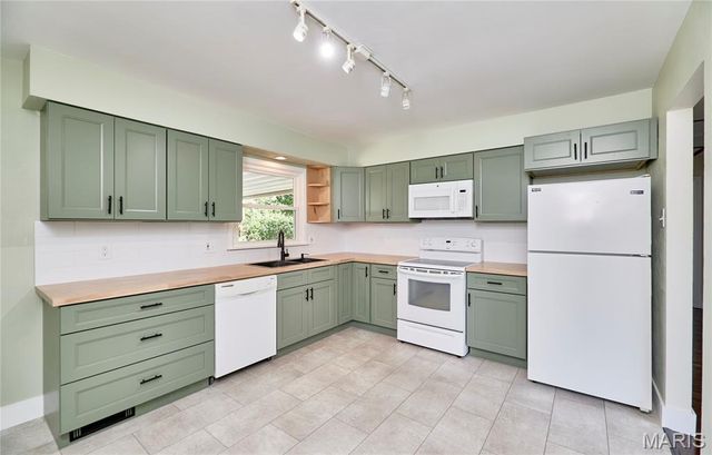 209 N Duchesne Drive, St Charles, MO 63301