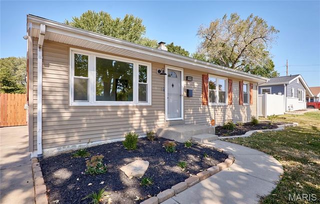 209 N Duchesne Drive, St Charles, MO 63301