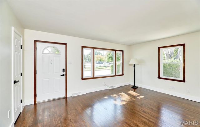 209 N Duchesne Drive, St Charles, MO 63301