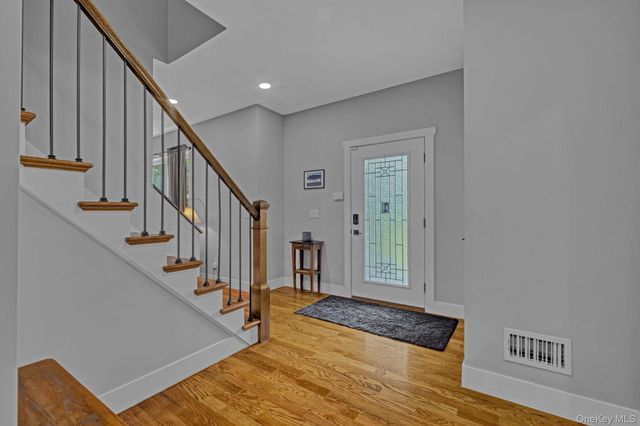24 Woodside Court, Middletown, NY 10941