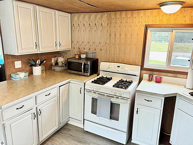 6064 US-31 S, Grawn, MI 49637