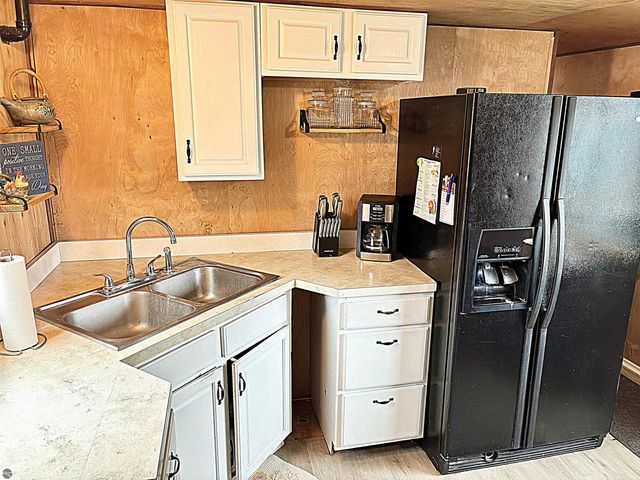 6064 US-31 S, Grawn, MI 49637