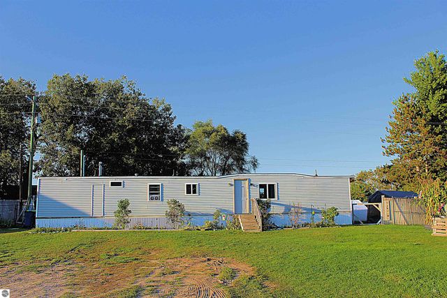 6064 US-31 S, Grawn, MI 49637