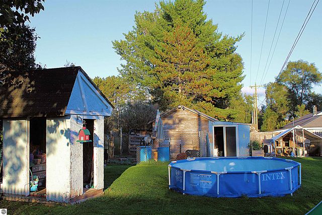 6064 US-31 S, Grawn, MI 49637