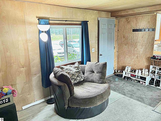 6064 US-31 S, Grawn, MI 49637