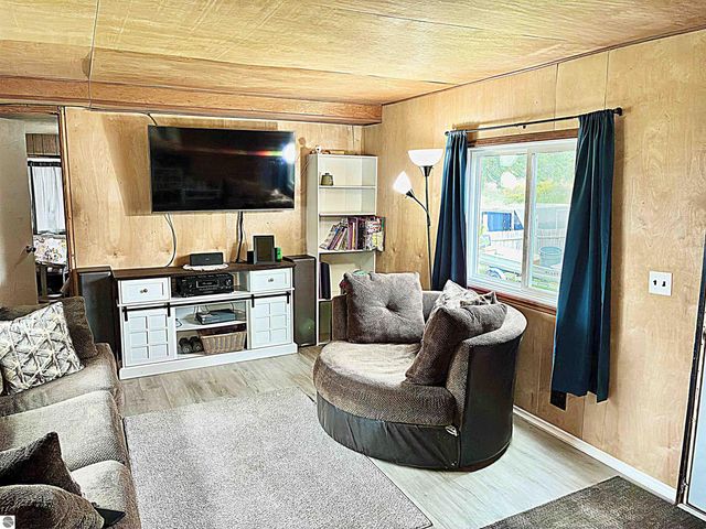 6064 US-31 S, Grawn, MI 49637