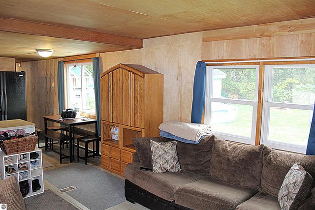 6064 US-31 S, Grawn, MI 49637