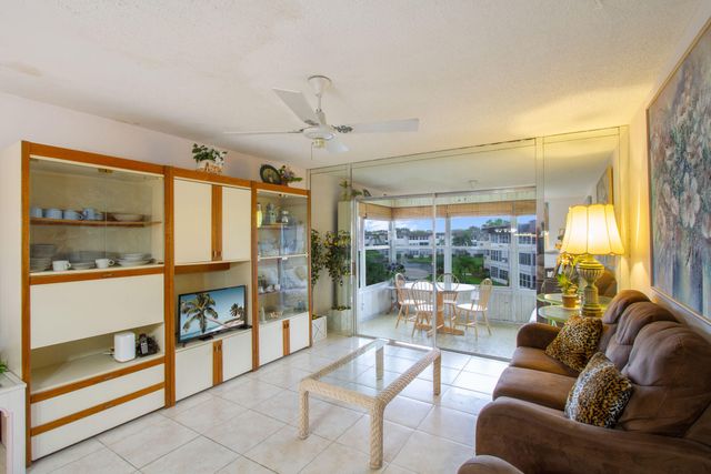 3500 NW 48th 615, Lauderdale Lakes, FL 33319