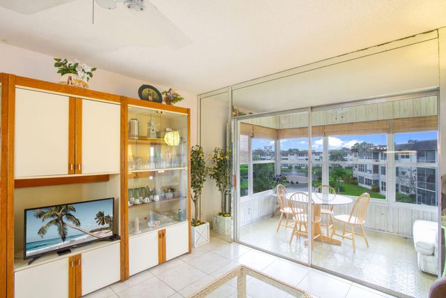 3500 NW 48th 615, Lauderdale Lakes, FL 33319