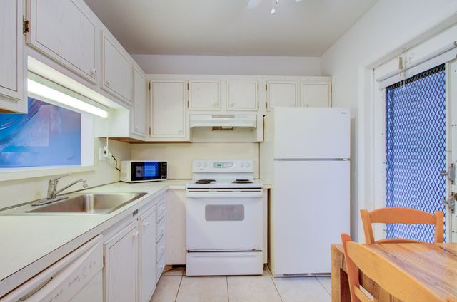 3500 NW 48th 615, Lauderdale Lakes, FL 33319