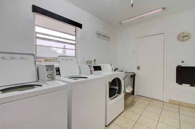 3500 NW 48th 615, Lauderdale Lakes, FL 33319