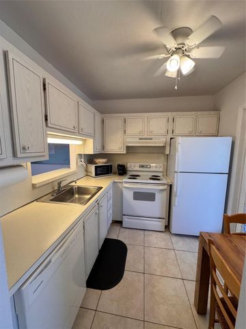 3500 NW 48th 615, Lauderdale Lakes, FL 33319