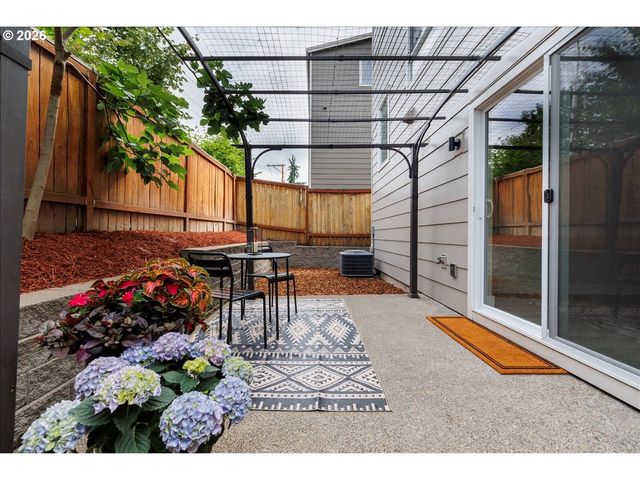 13169 Sw SAVANNAH Ln, Beaverton, OR 97005