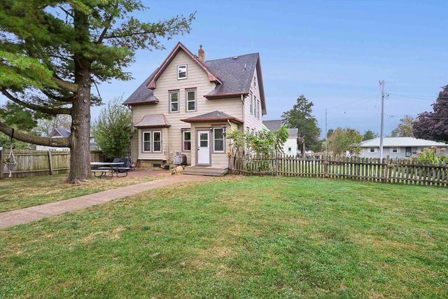 110 NE Division Street, Swisher, IA 52338