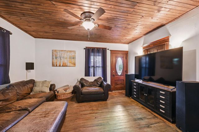 110 NE Division Street, Swisher, IA 52338