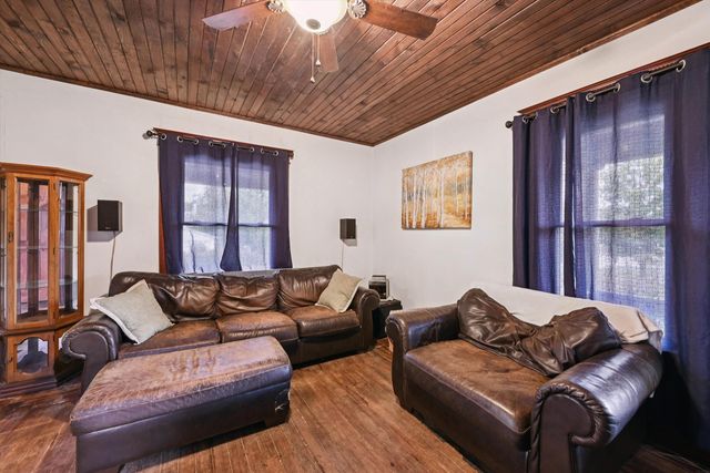 110 NE Division Street, Swisher, IA 52338