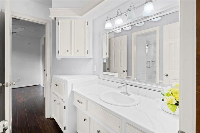 6710 Blue Hills Road, Houston, TX 77069