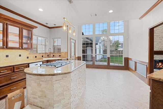 6710 Blue Hills Road, Houston, TX 77069