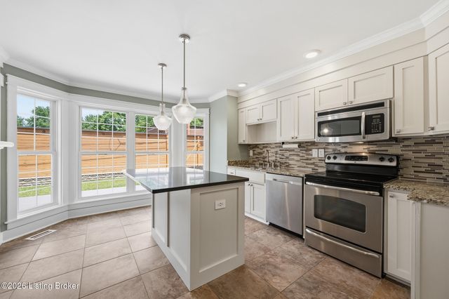 1409 Twin Ridge Rd, Louisville, KY 40242