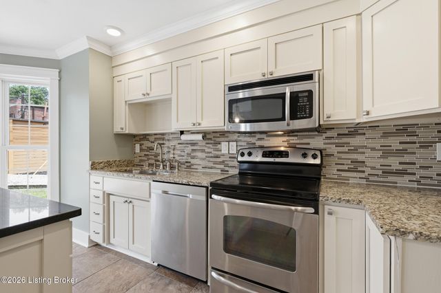 1409 Twin Ridge Rd, Louisville, KY 40242