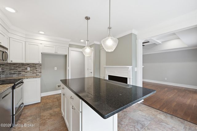 1409 Twin Ridge Rd, Louisville, KY 40242