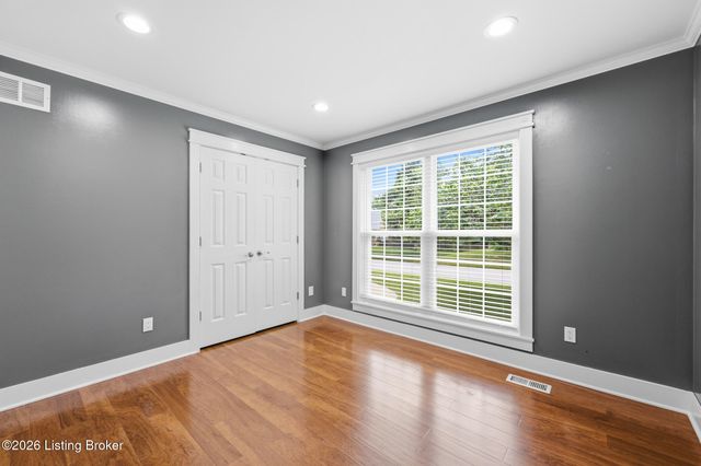 1409 Twin Ridge Rd, Louisville, KY 40242