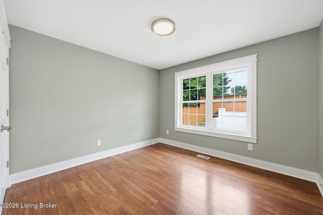 1409 Twin Ridge Rd, Louisville, KY 40242