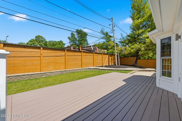 1409 Twin Ridge Rd, Louisville, KY 40242